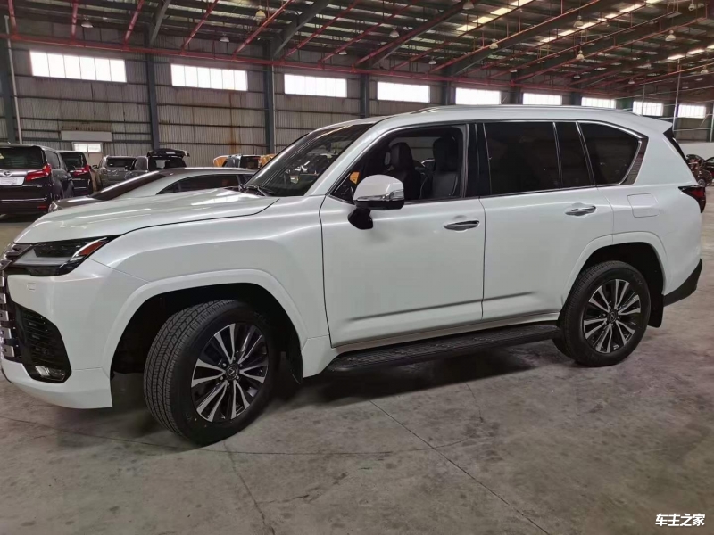 2024款雷克萨斯LX570 现车特价168万甩卖