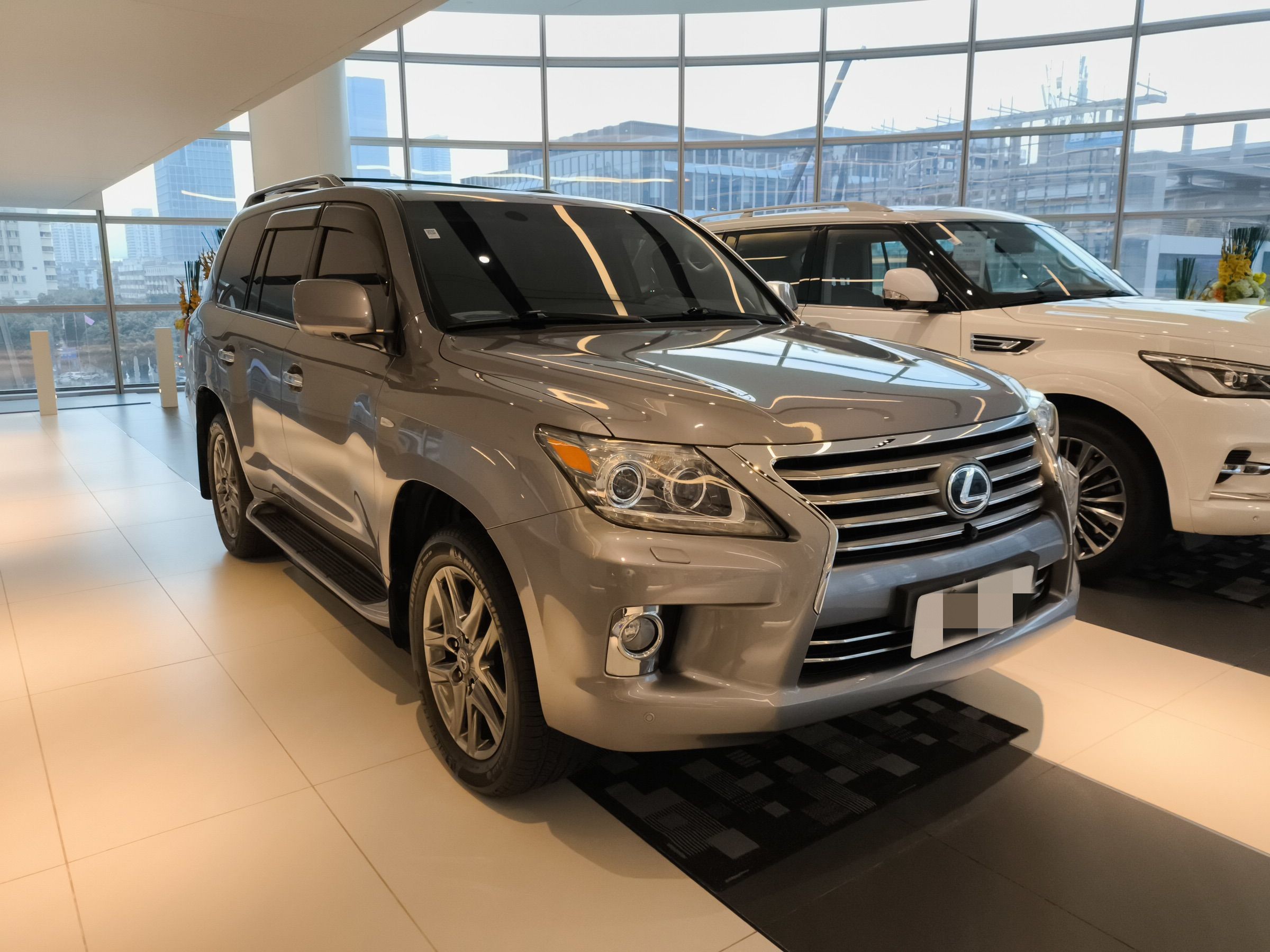 雷克萨斯LX570加版抄底报价 全国上牌 可分期
